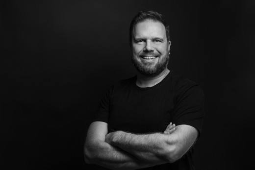 Kreatives Bewerbungsfoto für Design-Beruf mit individueller Ausstrahlung