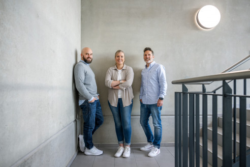 Junge Geschäftsführer im Treppehaus