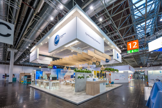 großer Messestand auf einer Messe