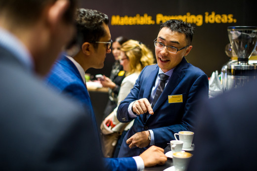 Unterhaltung auf einer Messe