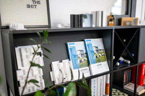 Regal mit Bürodetails