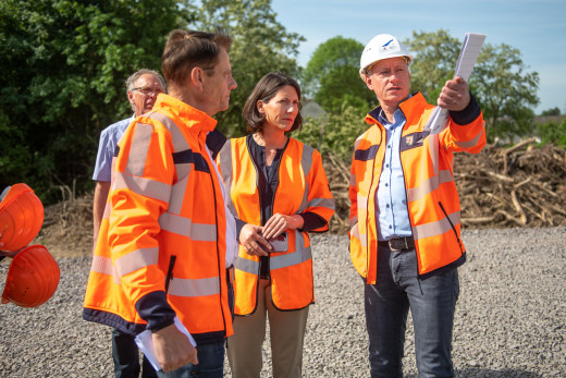 Besprechung auf einer Baustelle