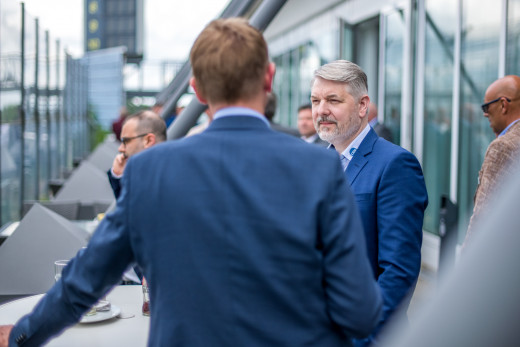 Unterhaltung zwischen zwei Kollegen