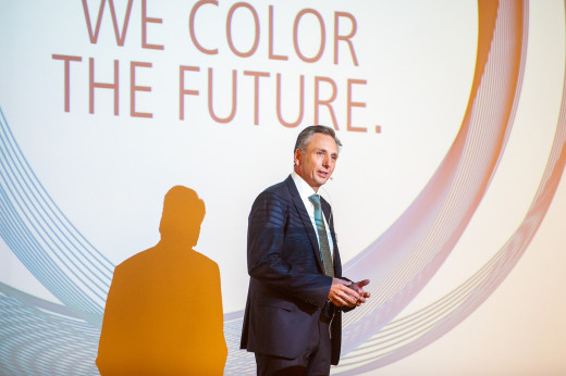 Redner auf einer Bühne