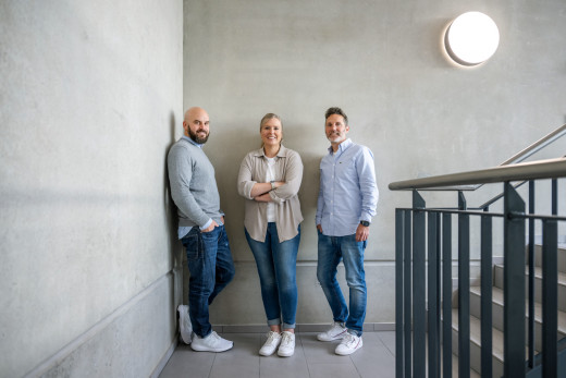 Junge Geschäftsführer im Treppehaus