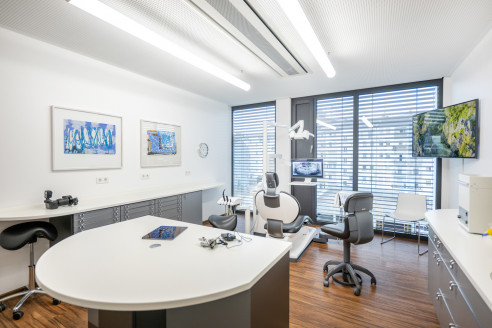 Behandlungszimmer Zahnarzt Koblenz