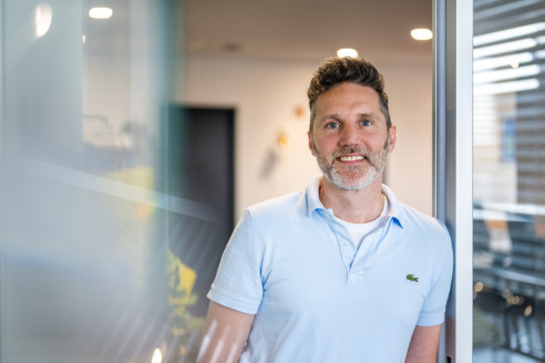 Geschäftsführer Portrait im Büro