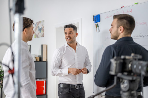 Teambesprechung unter Mitarbeitern im Büro